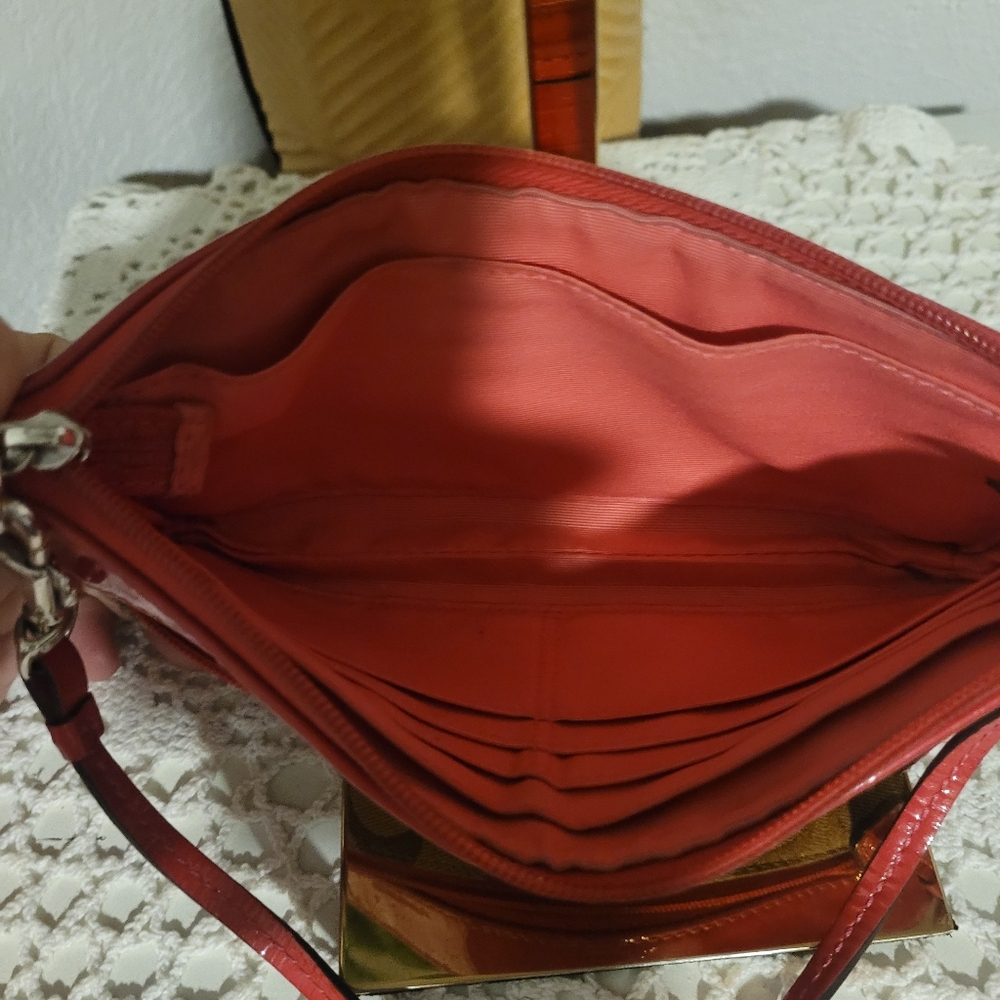 Coach Signature Logo Brown Tan Red Pattern Leather Trim Wristlet Wallet Purse - Picture 4 of 8